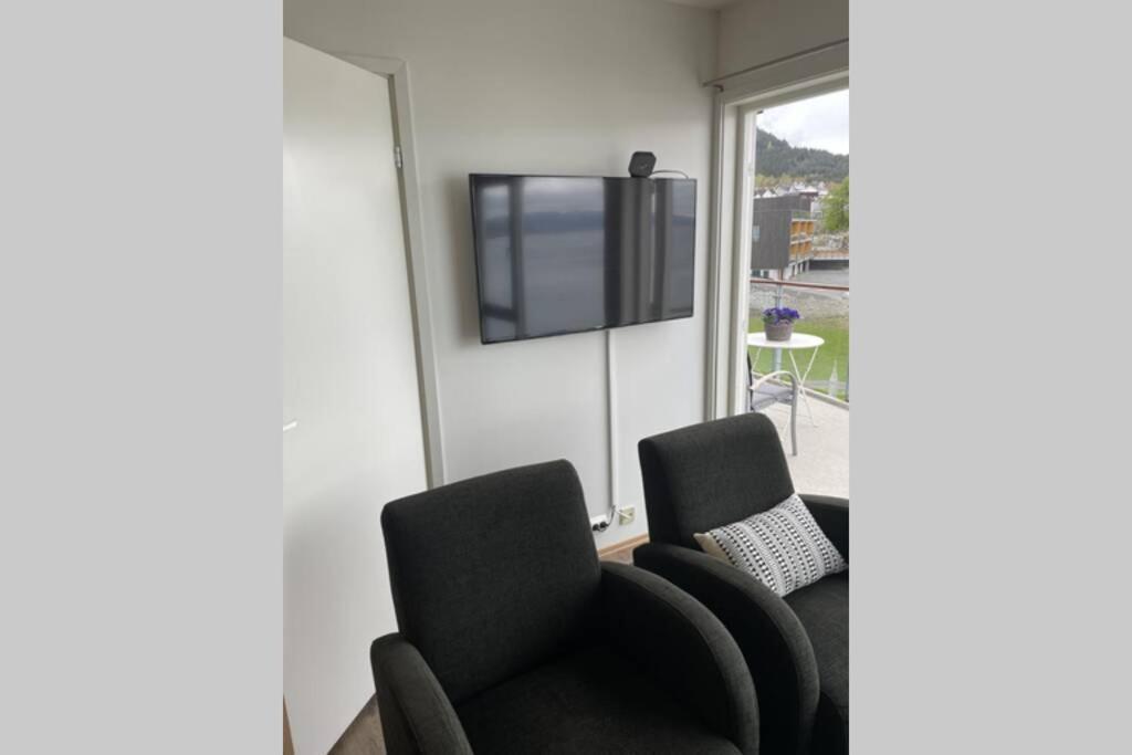 Flott Leilighet Med Spektakulaer Utsikt! Hjelmeland Luaran gambar